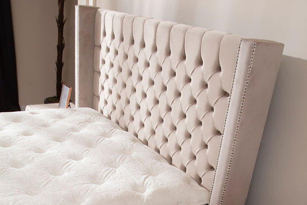 Lit Coffre clouté beige